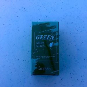 Green mask gods for dark spots